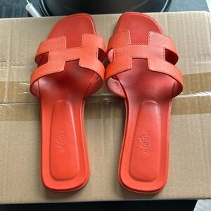 Hermes Women’s Oran Sandals in Orange Poppy Size 39.5 (Women’s Size US 8.5)